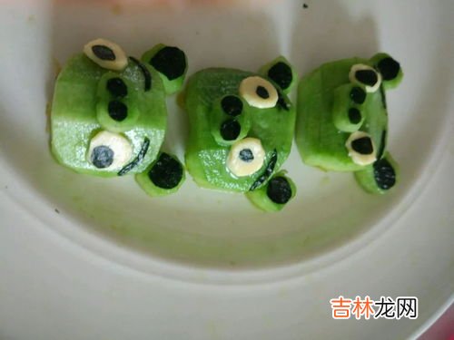 过年果盘放哪些东西,你家里过年的时候都会备哪些小零食?