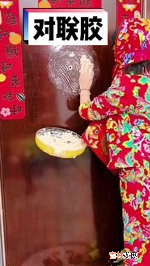 对联撕下来厂后门上胶水怎么处理,门上的对联胶怎么去除