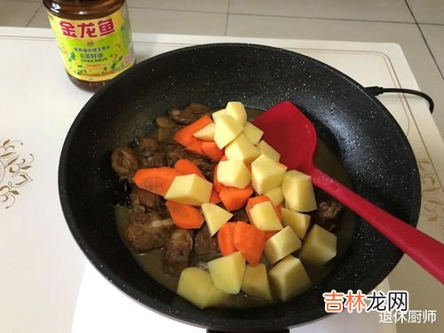 家常土豆炖排骨,排骨炖土豆的做法步骤