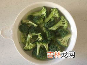 火腿西兰花做法步骤,西兰花火腿怎样炖的做法