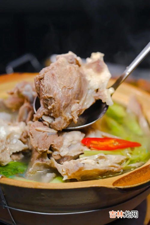 猪头哪里不能吃的,猪身上有一块肉叫做“槽头肉”，最好不要吃，这块肉在哪里？