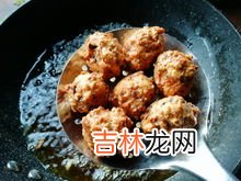 炸丸子为什么油冒了很多泡沫,炸丸子油起沫怎么办