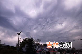 用炮打云下雨是什么原理,为什么催雨弹发射到天上后,就会下雨?