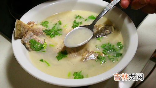 家常鱼汤如何做,好喝的鲫鱼汤要怎么熬_鲫鱼汤的4种做法