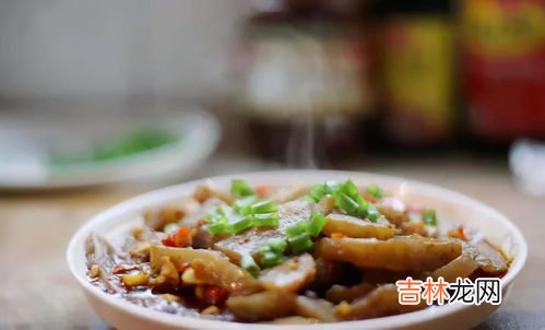 灰灰菜煮魔芋豆腐的极简做法,灰灰菜煮魔芋豆腐的极简做法
