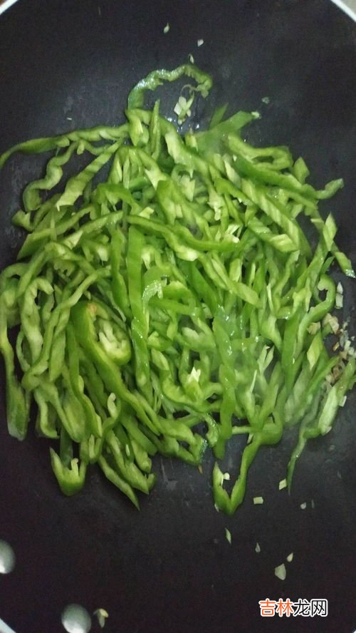 干炸青椒怎么做,干煸青椒的做法