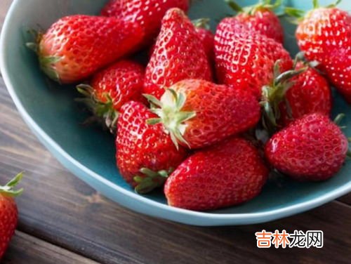 草莓夏天超过30度怎么办,草莓在大棚里温度是多少度大棚里草莓的温度呈是多少