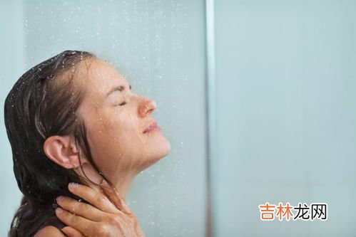 淋完雨能立马洗热水澡吗,淋完雨为什么要马上洗澡？淋完雨不洗澡不行吗？