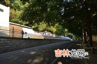 杭州南山路,南山路位于杭州老城核心区西临美丽的西湖