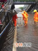 下雨量100毫米是怎么算的,电视台上说的降雨量多少毫米，是怎么计算的？