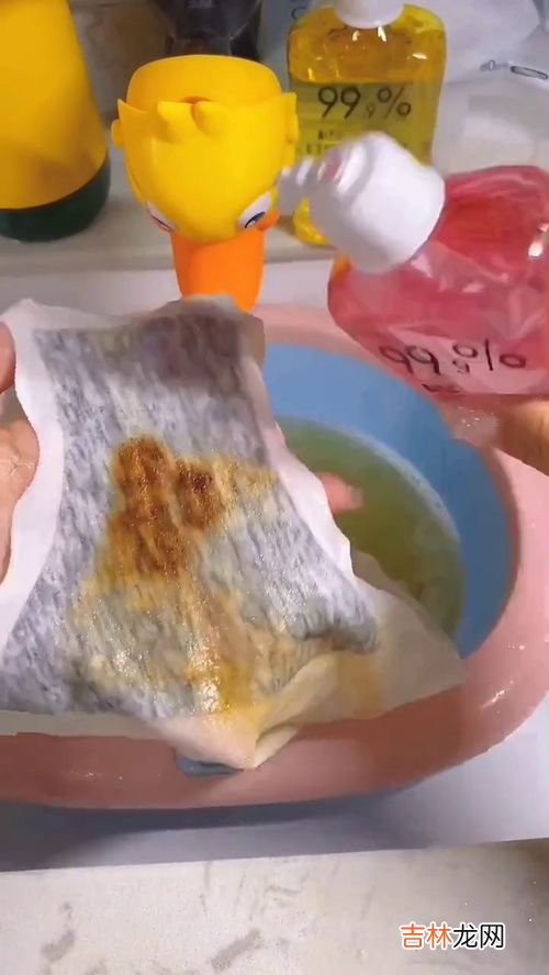 尿渍用什么能洗干净,衣服上的尿渍怎么样可以洗掉?