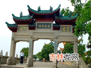 岳阳楼在哪个湖上,洞庭湖和岳阳楼在同一个地方吗？