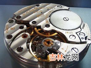 买智能表好还是机械表,三十多岁应该买个手表吗?智能手表还是传统机械手表好啊,