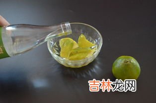 白醋加多少水喷黄瓜,白醋和白糖淹黄瓜能加白开水吗?