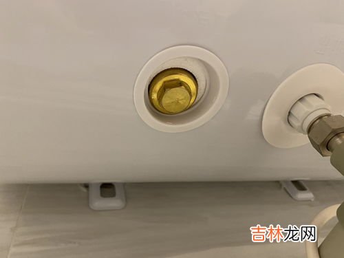 插板进水可以用热风吹吗,插座进水了还能用吗?