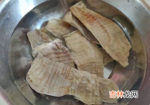 笋干上有一层白霜是霉变吗,竹笋干有一层白是什么