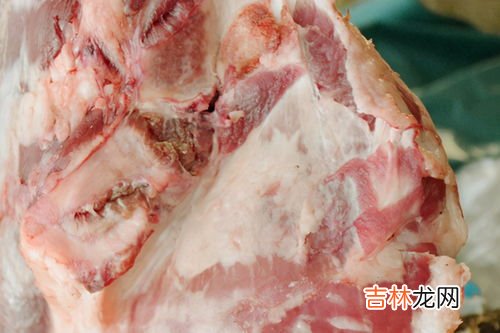 猪肉冷冻后变绿正常吗,冻肉出现绿色的，是怎么回事？