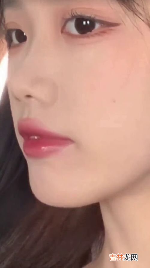 b族维生素片能涂嘴唇吗,嘴唇老是干裂怎么回事