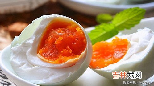 白酒加盐腌制咸蛋几天能吃,咸鸭蛋腌制多久可以吃