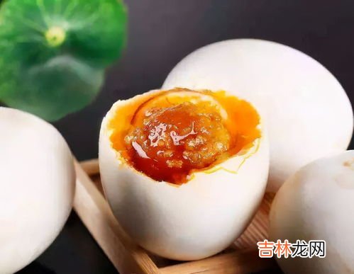 白酒加盐腌制咸蛋几天能吃,咸鸭蛋腌制多久可以吃