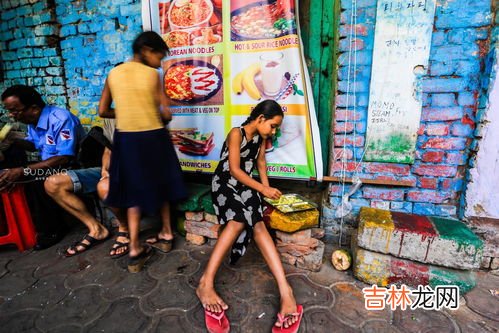 印度人用什么擦屁股,印度的厕所里是没有纸的，为何会这样？