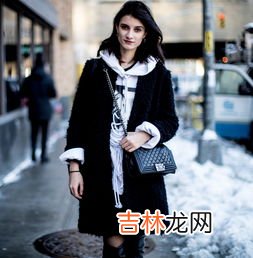 冬天适合背什么颜色的包包,冬天背什么颜色的包包百搭