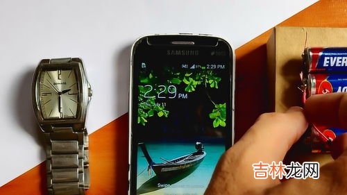 为什么手表换完电池后走一会儿变走走停停不动了,手表换了电池为什么走走停停