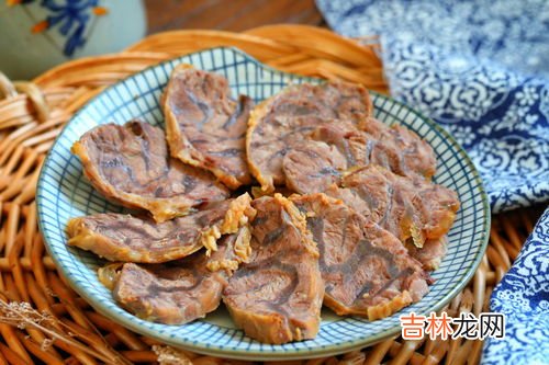 冷冻熟肉是直接蒸还是先解冻,熟肉或熟鱼放在冰一箱冷冻多天后取出不解冻就直接蒸热后吃可以吗？