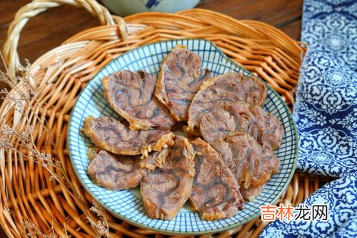 冷冻熟肉是直接蒸还是先解冻,熟肉或熟鱼放在冰一箱冷冻多天后取出不解冻就直接蒸热后吃可以吗？