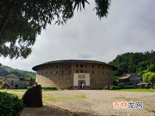 福建土楼的作用,有些福建的客家人为什么会选择“土楼”做房子呢？