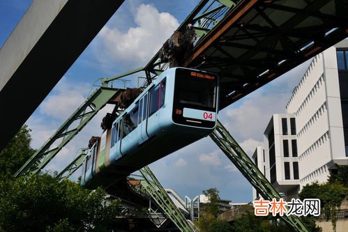 世界上第一条铁路诞生于哪里,世界第一条铁路诞生于哪个国家