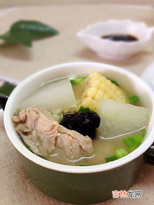冬瓜炖排骨汤,冬瓜排骨汤怎么熬好喝