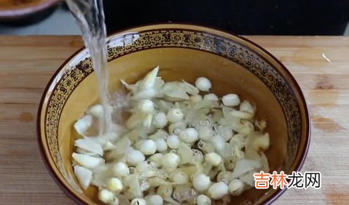 莲子粥里面都有什么配料,莲子粥是怎样制作的？