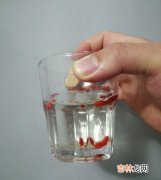 杜松子能泡水喝吗,松子与杜松子有什么区别?杜松子在中国可以食用吗？如果制作食品有没有法