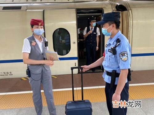 坐高铁行李箱有限制吗,坐高铁行李箱有限制吗?