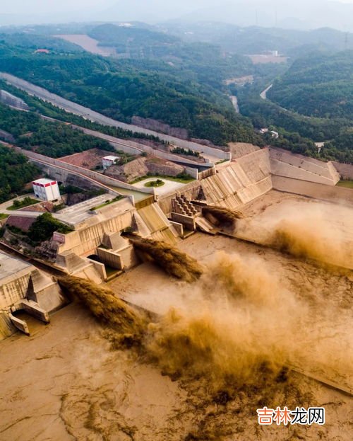 雅鲁藏布江发源地在哪,雅鲁藏布江源头在哪里