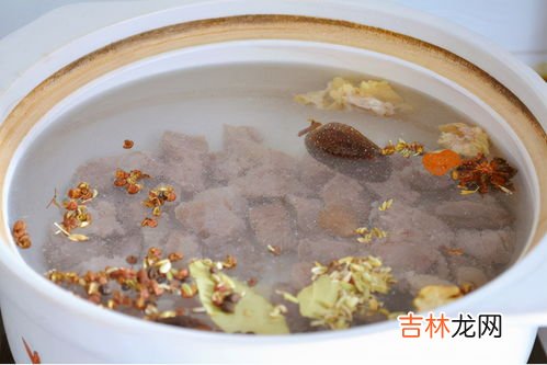 香果在调料中的作用,做卤菜卤水草果和香果是什么作用?