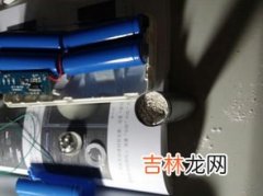 除螨仪吸出的白色粉末是什么,使用除螨仪后出来的那些粉尘状物体到底是什么?