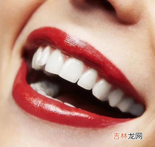 快速去牙齿烟渍小妙招,怎样去除牙上的烟渍？什么美白方法最好用?我好像陷进一个无法自拔的漩涡啊！