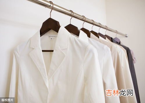 桑蚕丝衣服白痕怎么处理,我有一件黑色的桑蚕丝的衣服，洗过后外表总是有一层白色的东西，请问如何能去掉？