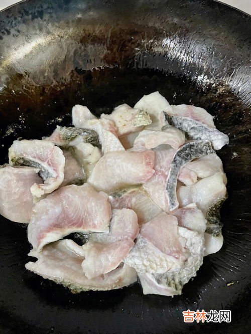 炒黑鱼片正宗做法,黑鱼片炒什么
