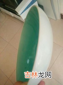 铁盘子可以放微波炉吗,铁盘子可以在微波炉使用烧烤功能时放入吗?