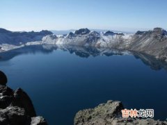 长白山天池是火山口吗,天池在什么地方？