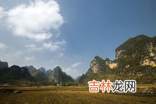 大山深处唯美诗句,在石径蜿蜒丶白云缭绕的大山深处，有人家居住的诗句怎么写