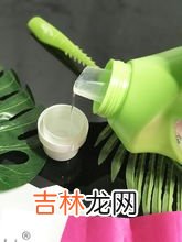 衣服上的绿草汁怎么洗,草绿弄到衣服上怎么洗掉