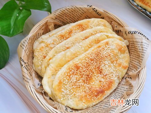 葱卷饼的做法和配方,东北大饼卷大葱做法