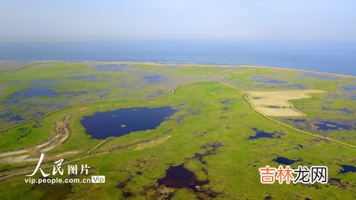 博斯腾湖在新疆哪个地方,博斯腾湖在北疆还是南疆就是问地理位置在天山以南还是北