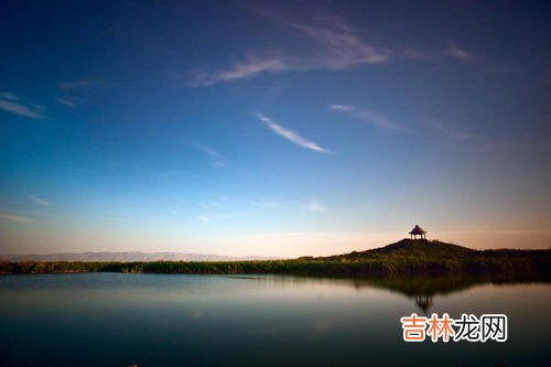博斯腾湖在新疆哪个地方,博斯腾湖在北疆还是南疆就是问地理位置在天山以南还是北
