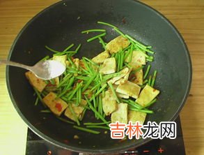 大葱炒豆腐的家常做法,大葱炒豆腐的做法是怎样的？