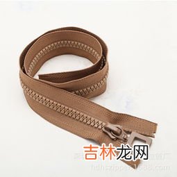 牛仔裤上的拉链是金属吗,牛仔裤上得拉链是不是金属,不是拉的那个,是整个拉链!